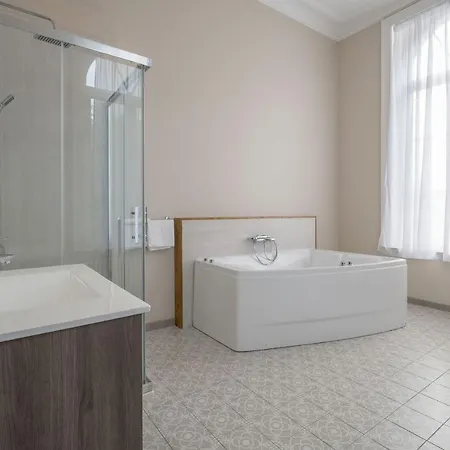 Aparthotel Chateau Du Beron Chic